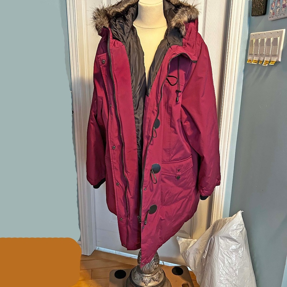 COAT, PARKA, DOWN BLEND, SANGRIA, SIZE 4X, FRONT ZIP AND TOGGLES, HOOD, STORM
